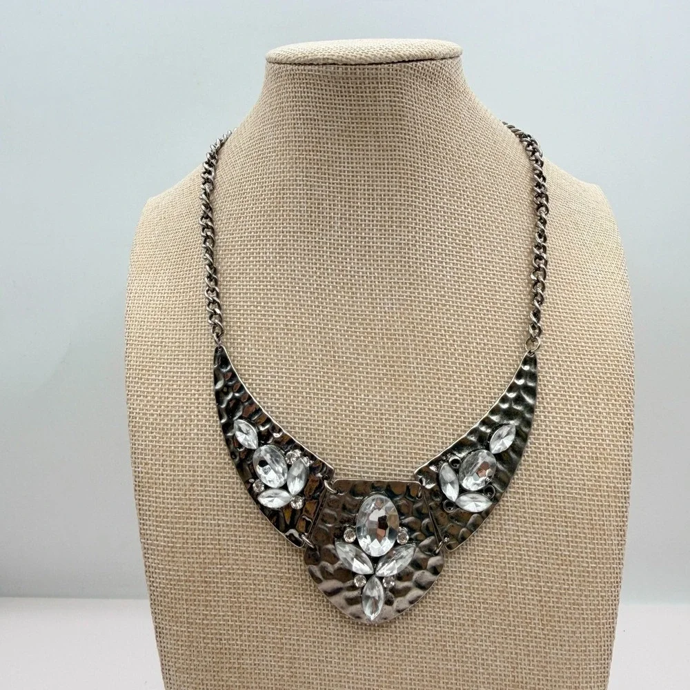 Vintage 90s Justin & Taylor SilverTone Hammered Bib Necklace Clear Glass Jewelry